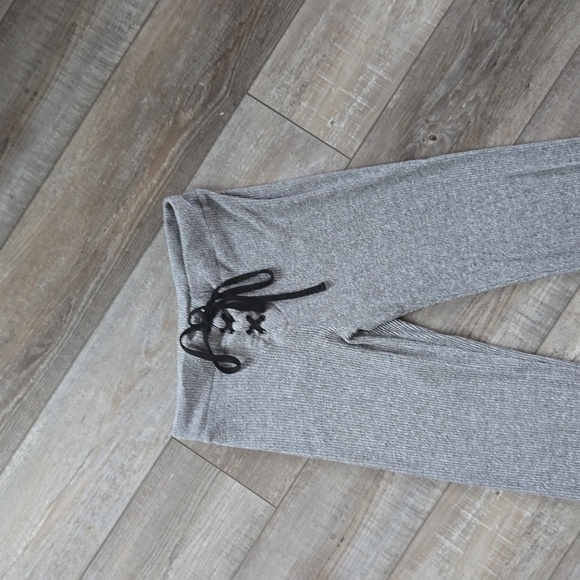 Gray lounge pants - Picture 2 of 10